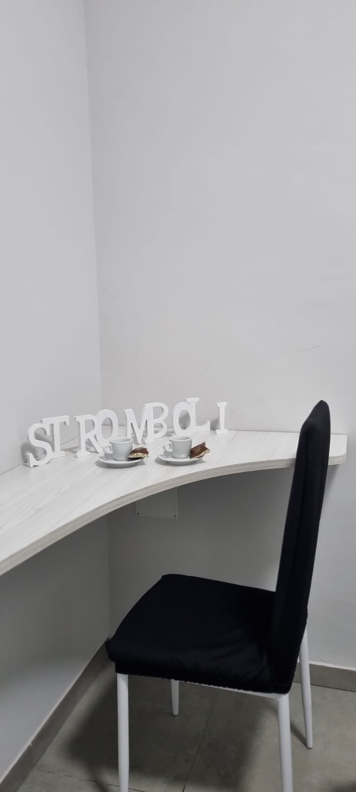 Room's Stromboli appartamento a 100 metri dal mare stanze con bagno privato